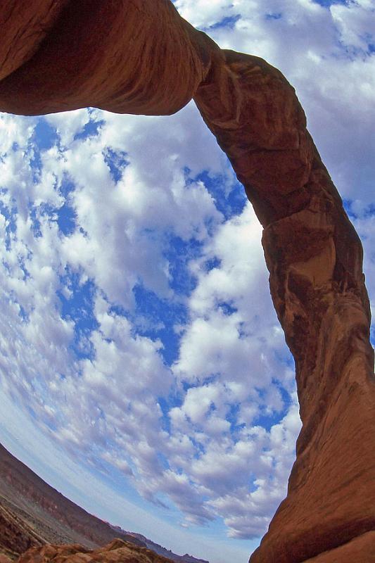 1996-04 Utah Trip 89 Delicate Arch Hike.jpg